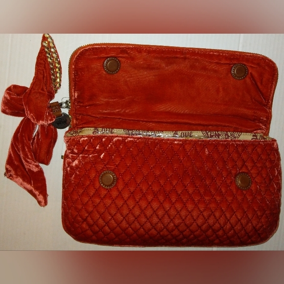 NWT☆JUICY COUTURE☆Oversized Foldover Quilted Velour Bow Clutch☆Beautiful☆Rare☆ - Picture 13 of 16